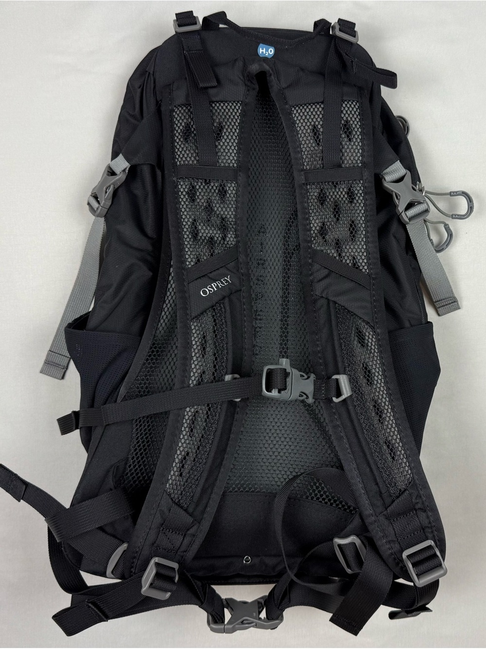 Osprey Hikelite 18 Backpack with Rain Cover Black Hiking Day Pack Tarpon Fishing - Picture 2 of 11